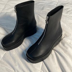 Lisa says Gah platform daisy zipper boots